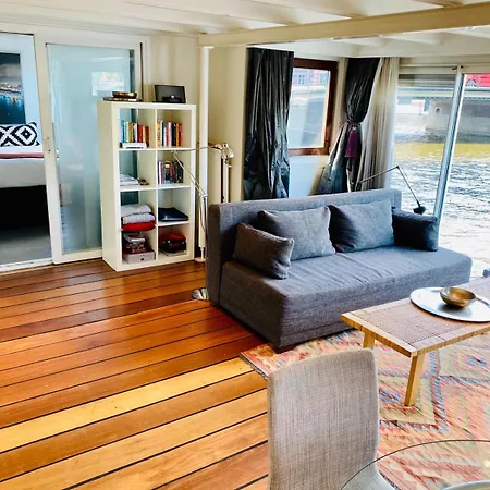 Rembrandt Square Boat Botel