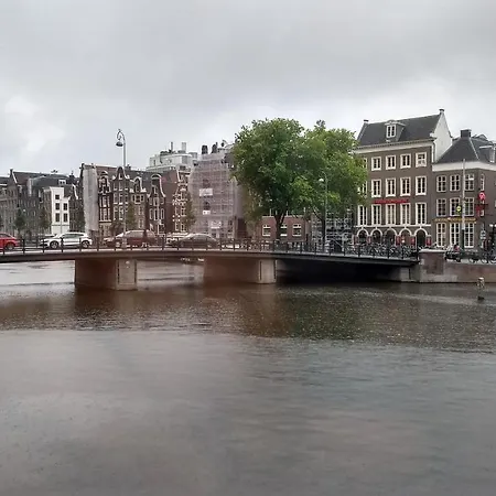 Rembrandt Square Boat Hotel na wodzie