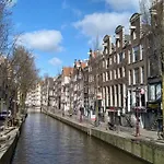 Rembrandt Square Boat بوتيل *