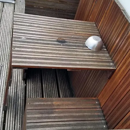 Rembrandt Square Boat Botel *